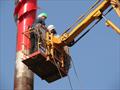 Покраска трубы промышленными альпинистами